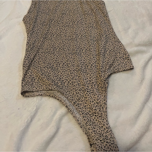 pattern bodysuit - Picture 3 of 3